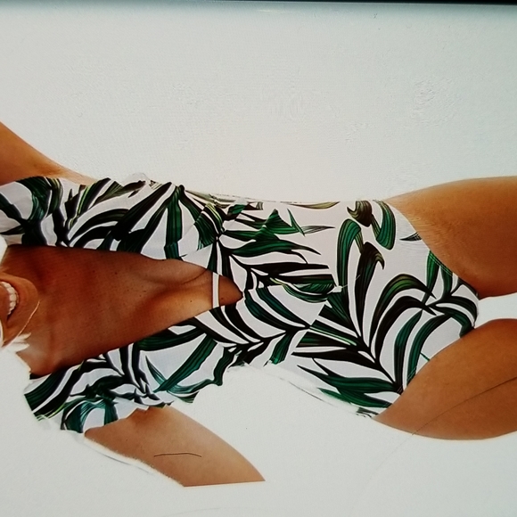 NWT LOW CUT PADDED RUFFLE MONOKINI SWIM BATHING SUIT SIZE LARGE - Picture 1 of 14